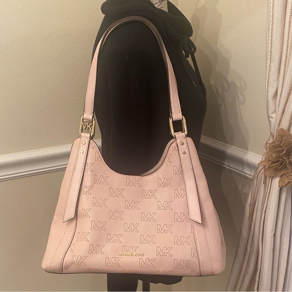 Michael Kors Handbags - Michael Kors Light Pink Logo Shoulder Bag